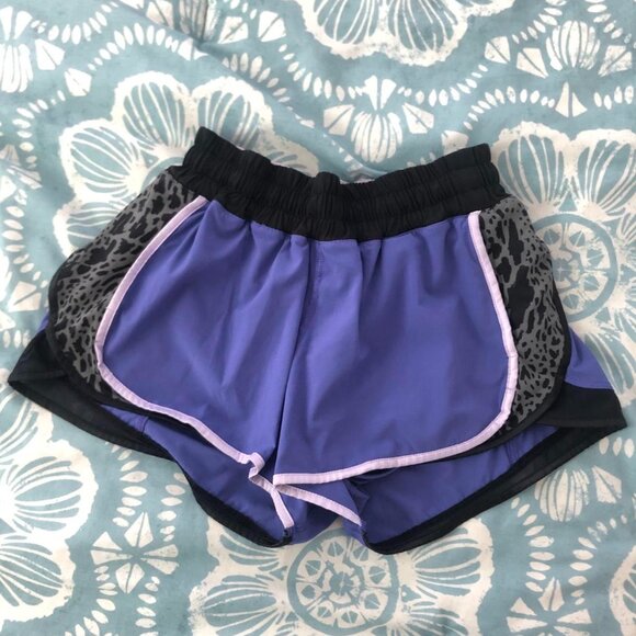 Lululemon Women's Shorts, Rare Pattern - Picture 4 of 4